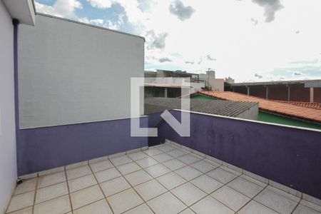 Casa à venda com 120m², 2 quartos e 2 vagasQuintal