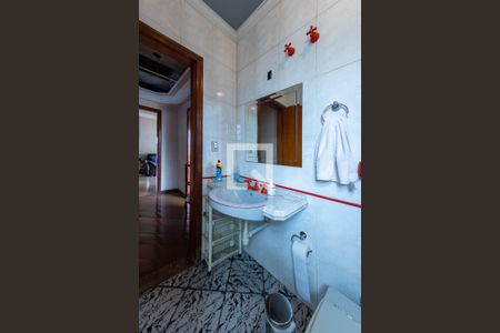 Casa à venda com 382m², 3 quartos e 6 vagasBanheiro Quarto 2