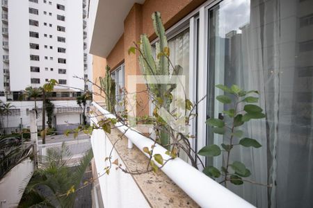 Apartamento à venda com 158m², 3 quartos e 2 vagas Apartamento à venda com 158m², 3 quartos e 2 vagasVaranda da Sala/Jardineira