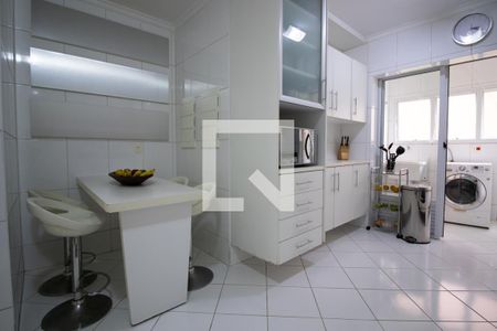 Apartamento à venda com 158m², 3 quartos e 2 vagas Apartamento à venda com 158m², 3 quartos e 2 vagasCozinha
