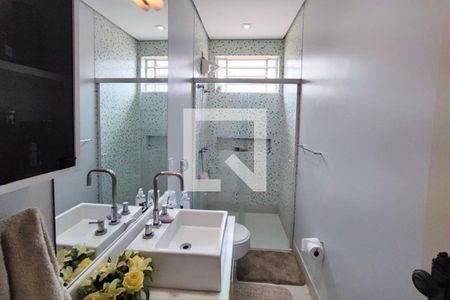 Casa à venda com 297m², 3 quartos e 4 vagasBanheiro Social