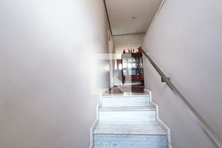 Casa à venda com 297m², 3 quartos e 4 vagasEscada