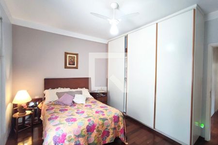 Casa à venda com 297m², 3 quartos e 4 vagasQuarto Suíte