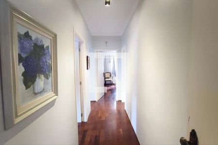 Casa à venda com 297m², 3 quartos e 4 vagasCorredor