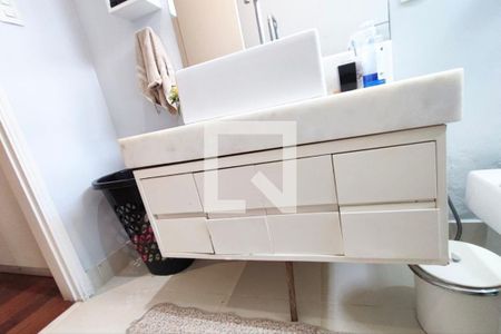 Casa à venda com 297m², 3 quartos e 4 vagasBanheiro Social