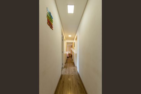 Corredor de apartamento para alugar com 3 quartos, 98m² em Jardim Avelino, São Paulo