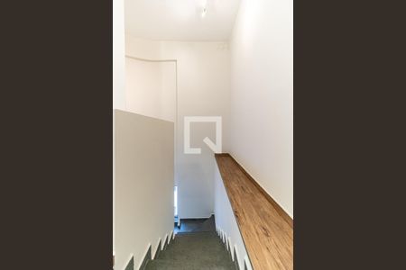 Escada de apartamento para alugar com 1 quarto, 75m² em Santa Cecilia, São Paulo