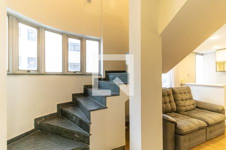Escada de apartamento para alugar com 1 quarto, 75m² em Santa Cecilia, São Paulo