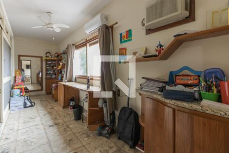 Casa para alugar com 375m², 5 quartos e 4 vagas Casa para alugar com 375m², 5 quartos e 4 vagasÁrea de Serviço