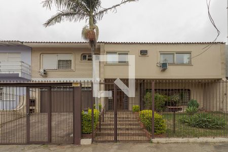 Casa para alugar com 375m², 5 quartos e 4 vagas Casa para alugar com 375m², 5 quartos e 4 vagasFachada