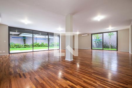 Sala de casa à venda com 5 quartos, 370m² em Alto de Pinheiros, São Paulo