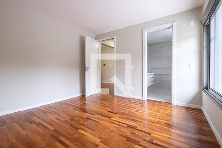 Casa à venda com 370m², 5 quartos e 4 vagas Casa à venda com 370m², 5 quartos e 4 vagasSuíte 4