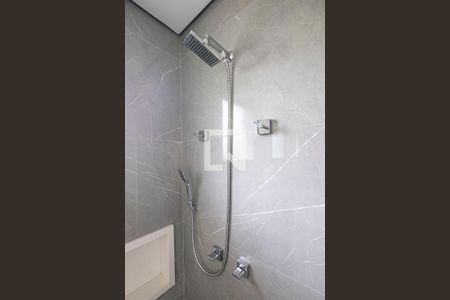 Casa à venda com 370m², 5 quartos e 4 vagas Casa à venda com 370m², 5 quartos e 4 vagasSuíte 1 - Banheiro