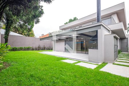 Casa à venda com 370m², 5 quartos e 4 vagas Casa à venda com 370m², 5 quartos e 4 vagasQuintal