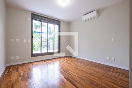 Suíte 1 de casa à venda com 5 quartos, 370m² em Alto de Pinheiros, São Paulo