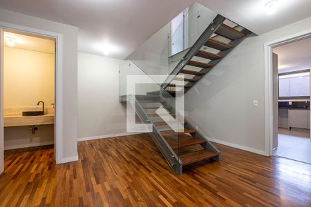 Sala de casa à venda com 5 quartos, 370m² em Alto de Pinheiros, São Paulo