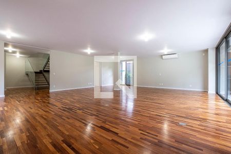 Sala de casa à venda com 5 quartos, 370m² em Alto de Pinheiros, São Paulo