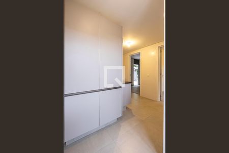 Casa à venda com 370m², 5 quartos e 4 vagas Casa à venda com 370m², 5 quartos e 4 vagasÁrea de Serviço