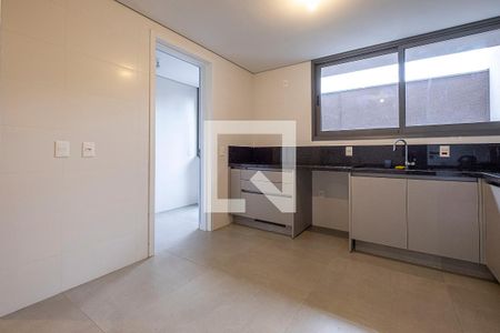 Casa à venda com 370m², 5 quartos e 4 vagas Casa à venda com 370m², 5 quartos e 4 vagasCozinha