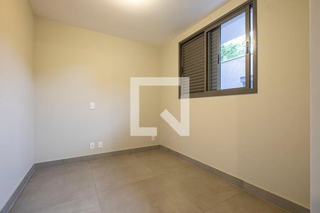 Casa à venda com 370m², 5 quartos e 4 vagas Casa à venda com 370m², 5 quartos e 4 vagasÁrea de Serviço - Quarto