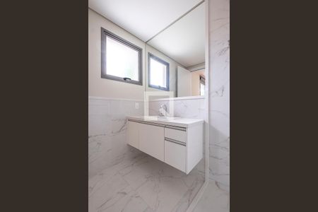 Casa à venda com 370m², 5 quartos e 4 vagas Casa à venda com 370m², 5 quartos e 4 vagasSuíte 3 - Banheiro