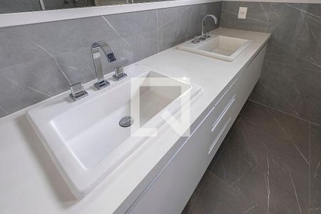 Casa à venda com 370m², 5 quartos e 4 vagas Casa à venda com 370m², 5 quartos e 4 vagasSuíte 1 - Banheiro