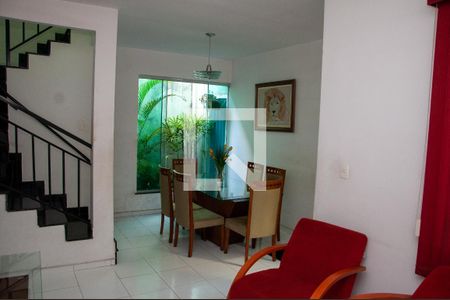 Sala de casa para alugar com 3 quartos, 95m² em Vila Beneves, Contagem