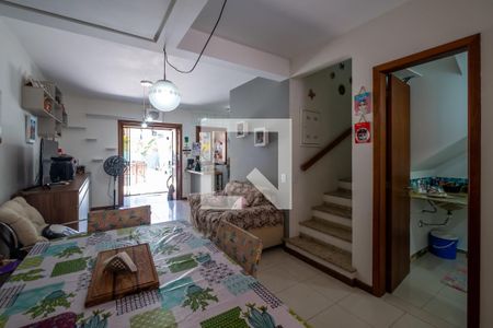 Sala de casa à venda com 2 quartos, 195m² em Guarujá, Porto Alegre