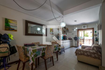 Sala de casa à venda com 2 quartos, 195m² em Guarujá, Porto Alegre