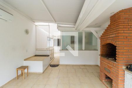 Casa de condomínio à venda com 200m², 4 quartos e 2 vagas Casa de condomínio à venda com 200m², 4 quartos e 2 vagasChurrasqueira