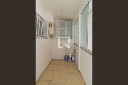 Casa de condomínio à venda com 200m², 4 quartos e 2 vagas Casa de condomínio à venda com 200m², 4 quartos e 2 vagasLavanderia