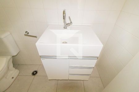 Casa de condomínio à venda com 200m², 4 quartos e 2 vagas Casa de condomínio à venda com 200m², 4 quartos e 2 vagasBanheiro Edícula