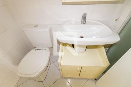 Casa de condomínio à venda com 200m², 4 quartos e 2 vagas Casa de condomínio à venda com 200m², 4 quartos e 2 vagasBanheiro