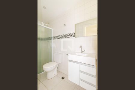 Casa de condomínio à venda com 200m², 4 quartos e 2 vagas Casa de condomínio à venda com 200m², 4 quartos e 2 vagasBanheiro Edícula