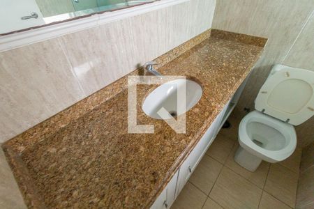 Casa de condomínio à venda com 200m², 4 quartos e 2 vagas Casa de condomínio à venda com 200m², 4 quartos e 2 vagasBanheiro da Suíte 1