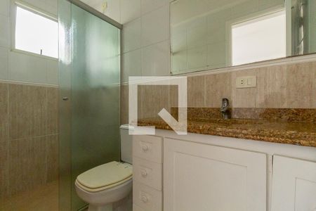 Casa de condomínio à venda com 200m², 4 quartos e 2 vagas Casa de condomínio à venda com 200m², 4 quartos e 2 vagasBanheiro da Suíte 2