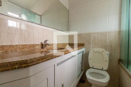 Casa de condomínio à venda com 200m², 4 quartos e 2 vagas Casa de condomínio à venda com 200m², 4 quartos e 2 vagasBanheiro da Suíte 1