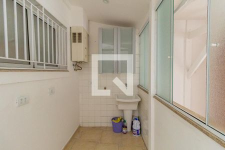 Casa de condomínio à venda com 200m², 4 quartos e 2 vagas Casa de condomínio à venda com 200m², 4 quartos e 2 vagasLavanderia