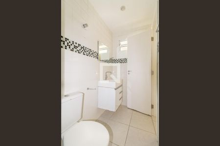 Casa de condomínio à venda com 200m², 4 quartos e 2 vagas Casa de condomínio à venda com 200m², 4 quartos e 2 vagasBanheiro Edícula