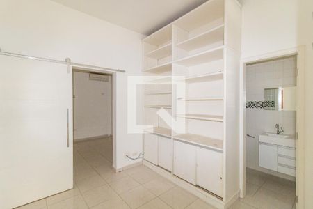 Casa de condomínio à venda com 200m², 4 quartos e 2 vagas Casa de condomínio à venda com 200m², 4 quartos e 2 vagasEdícula