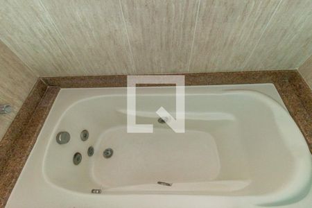 Casa de condomínio à venda com 200m², 4 quartos e 2 vagas Casa de condomínio à venda com 200m², 4 quartos e 2 vagasBanheiro da Suíte 1