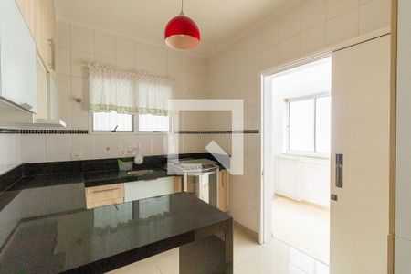 Casa de condomínio à venda com 200m², 4 quartos e 2 vagas Casa de condomínio à venda com 200m², 4 quartos e 2 vagasCozinha