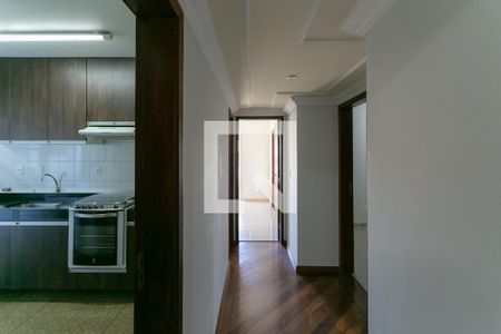 Corredor de apartamento para alugar com 3 quartos, 106m² em Ipiranga, Belo Horizonte