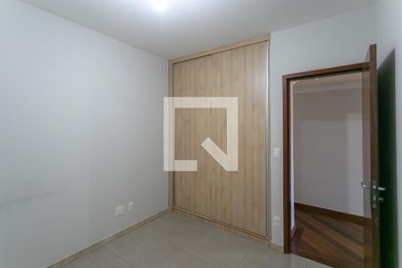 Quarto 1 de apartamento para alugar com 3 quartos, 106m² em Ipiranga, Belo Horizonte
