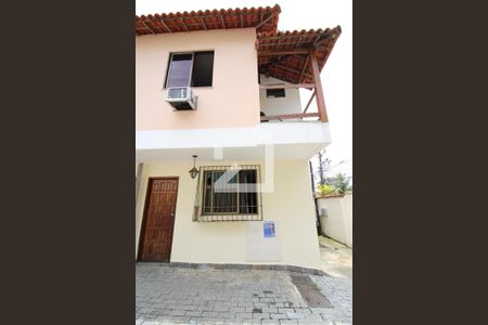 Casa de condomínio à venda com 100m², 2 quartos e 1 vagaFachada