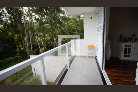 Casa de condomínio à venda com 405m², 3 quartos e 2 vagasVaranda suíte 2