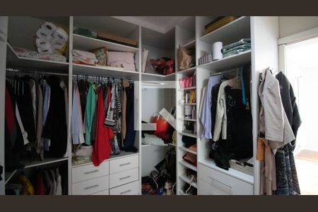 Casa de condomínio à venda com 405m², 3 quartos e 2 vagasCloset Suíte 2