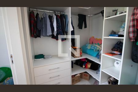 Casa de condomínio à venda com 405m², 3 quartos e 2 vagasCloset Suíte 1