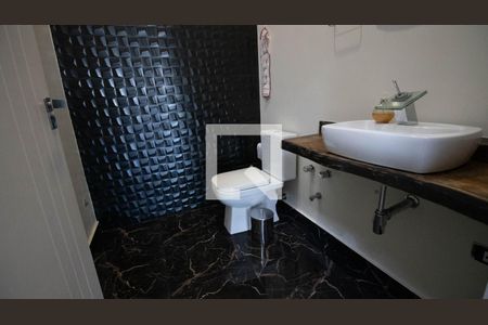 Casa de condomínio à venda com 405m², 3 quartos e 2 vagasBanheiro 2