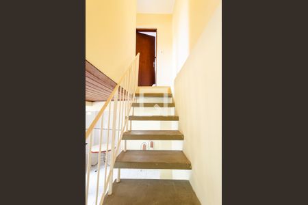 Casa à venda com 185m², 4 quartos e 3 vagasEscadas